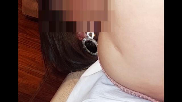 Marido bom é marido corno ??? Mansinho todo feliz vendo o macho enchendo minha cara de porra??  