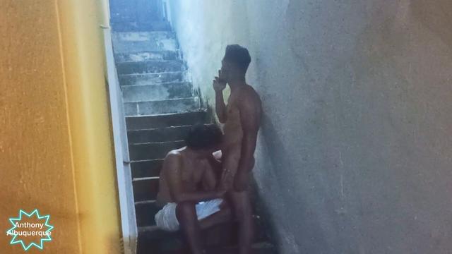 Dois quebrada pauzudo fudendo no escadão da favela 