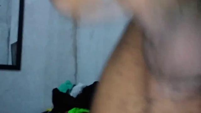 Tiozão gozando gostoso