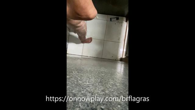 Caminhoneiro gordinho no banho