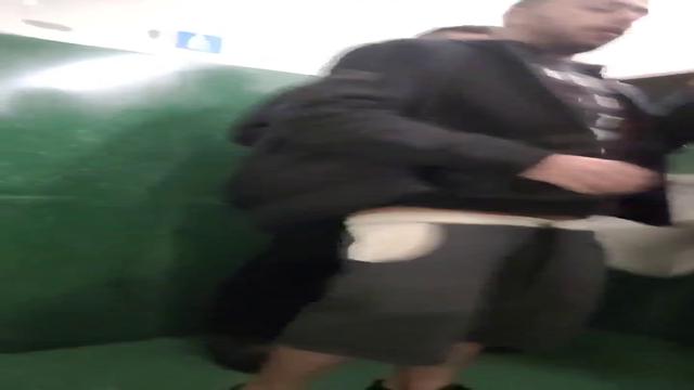 Trabalhadores brasileiros aliviando antes de chegar ...