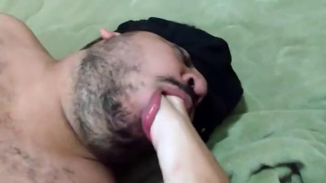 Otário se ferrando todo aos meus pés