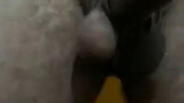Ballbusting com as bolas bem amarradas
