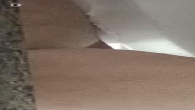 O boy do pauzão grosso batendo uma no banheiro da em...