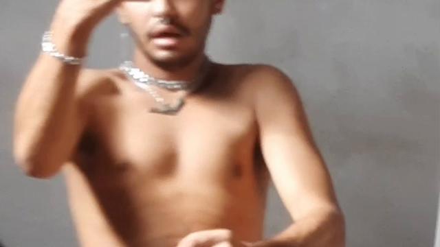 Não aguentei tive que gozar 