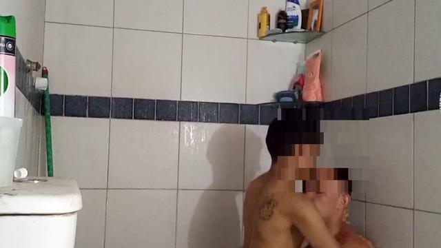 PVT BROTOU NA FAVELA E LEVOU PIROCADA VIOLENTAMENTE 
