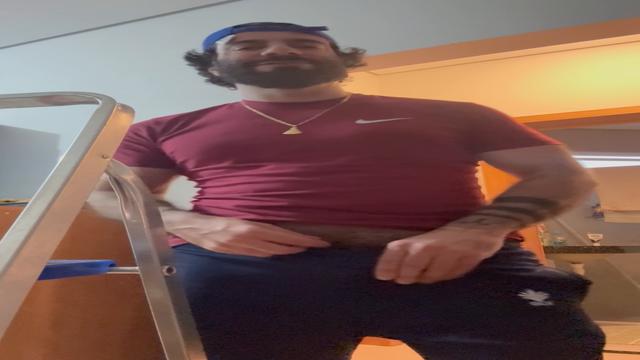 E se vc chamar um cara prá consertar algo na sua cas...