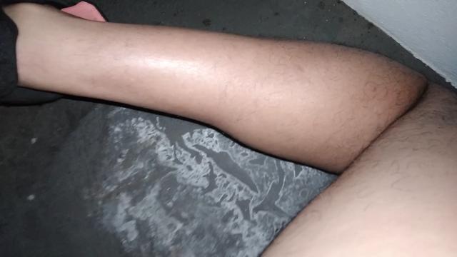 Comendo cuzinho no estacionamento 