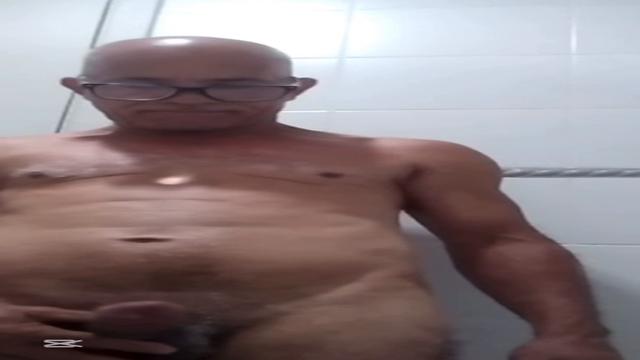 Esse maduro sempre goza muito rápido não passa de 1 ...