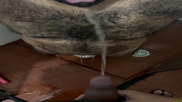 Nesse frio de SP quem ai curte tomar um banho de mijada guente?  + 1 Assinante que me envia presentes pelo WhatsApp virando meu mictório e realizando o desejo de ser usado por mim