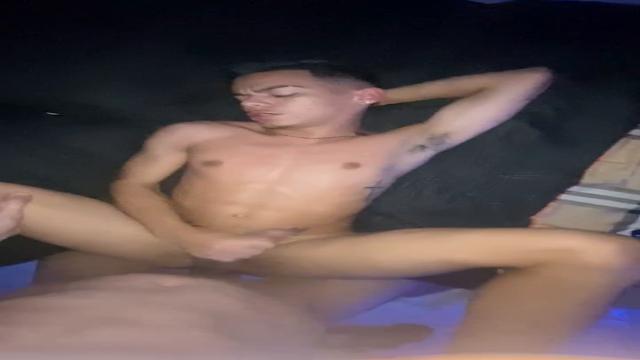 Fui F1 com o @nettoqueiroz e depois gozamos gostoso 