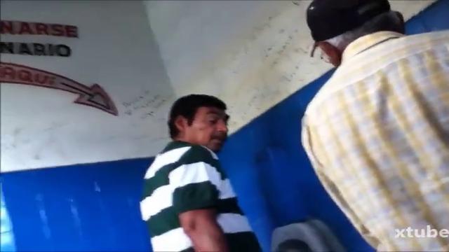 COROAS URINANDO