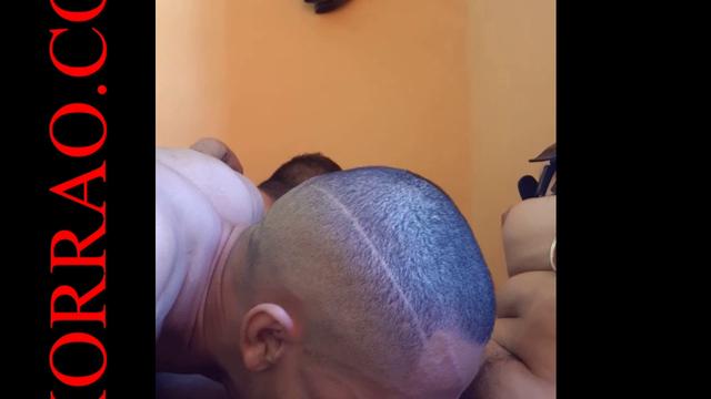 NEM A FESTA ELE PARA DE ME CHUPAR!