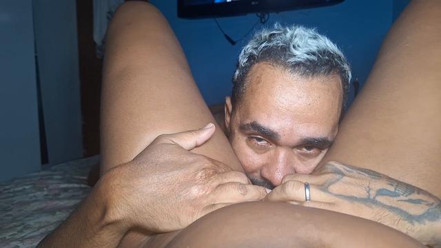 Duddndo escondido a filha da vizinha que veio pedir ...