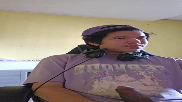 Mlk gamer novinho só quer saber de bater punheta e s...