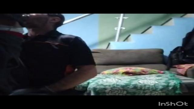 Dando para o puto do pau torto.