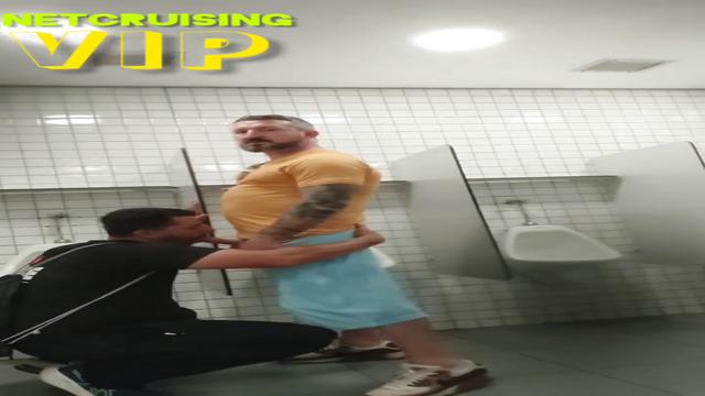 Héteros Roludos disponibiizando a pica dentro do ban...
