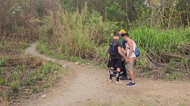 Mostrei como chegar na trilha do parque da putaria 