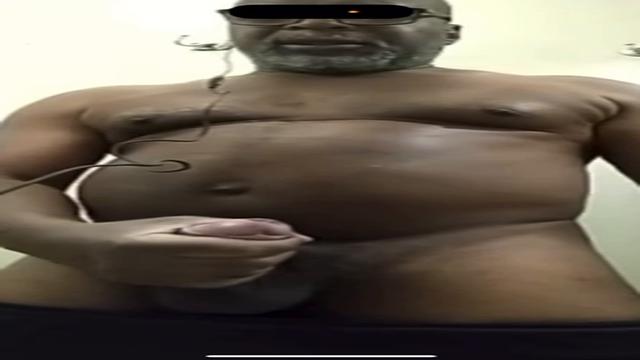 16 minutos desse negao gostoso goza mija faz tudo el...