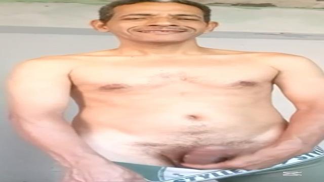 Inédito quarentao muito  delícia. Magrinho  adora br...