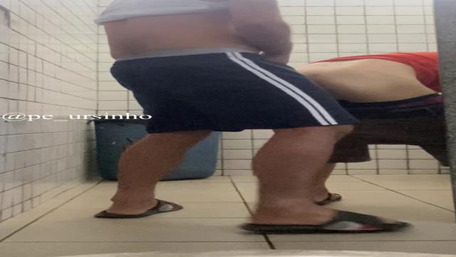 Rapidinha banheirao