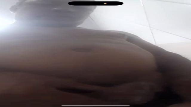 Porteiro falou que ia bater uma rapidinha no banheir...