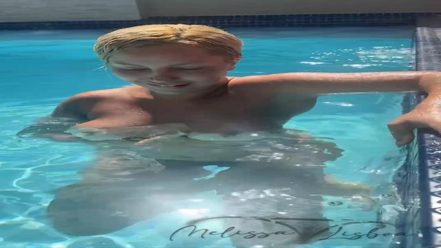 Bom dia BBs ! Vamos curtir uma piscina? Tem mais esp...