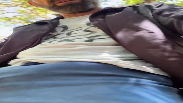 Fui terminar o trabalho de plantio de mudas de arvor...