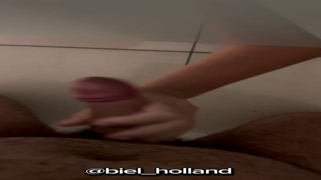 Novinho me mamando no shopping 