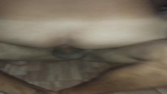 Meu amigo metendo no putinho 