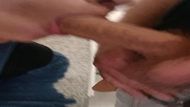 Mamando os heteros no banheiro 