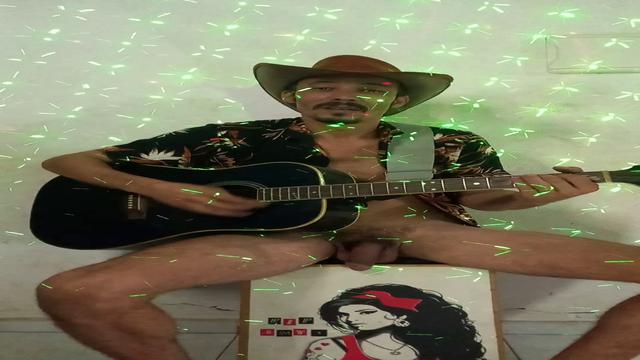 Cantando e tocando Cristiano Araújo pelado..