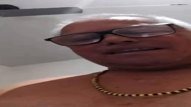 Coroa da roça INÉDITO primeira vez dele aqui em breve leitinho , tem o pau pequeno mas o coroa é muito gostoso 