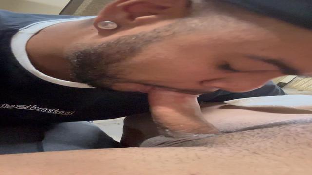 Tomando leitinho no banheirao do Tietê 