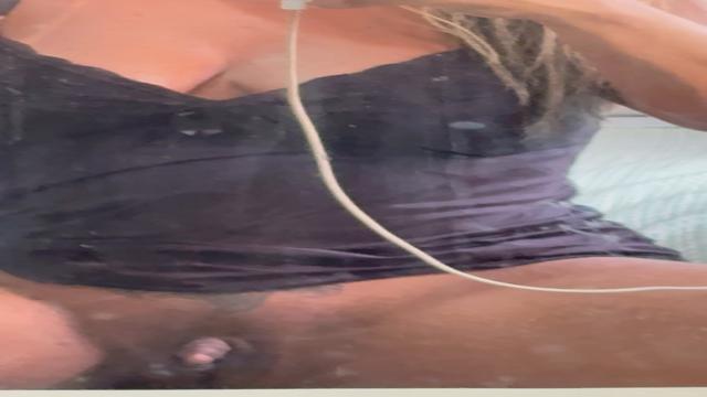 Brincando com a bucetinha 