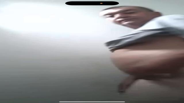 Paizão que trabalha na loja de construção mais uma p...