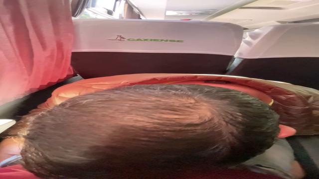 Paizão tomando leite 