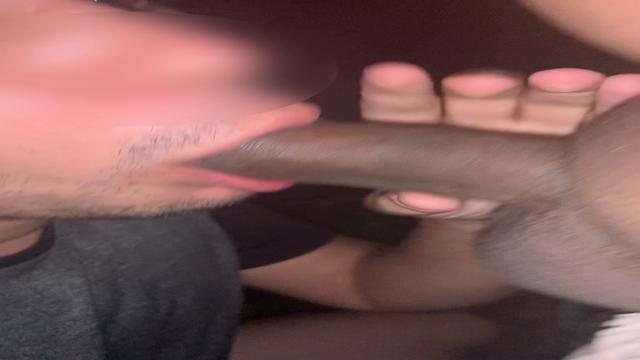 Eu chupando o gordo casado da rola grossa ( vídeo 5 )