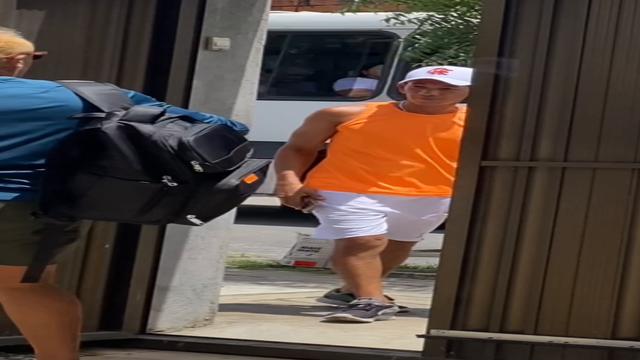 O novato da academia parte um