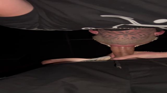 GOZEI no escurinho do CINEMA enquanto o filme passava. Fomos pro fundo SOQUEI sem dó igual macho? Seguramos o gemido baixo pra ninguém ouvir, quase fomos pegos.