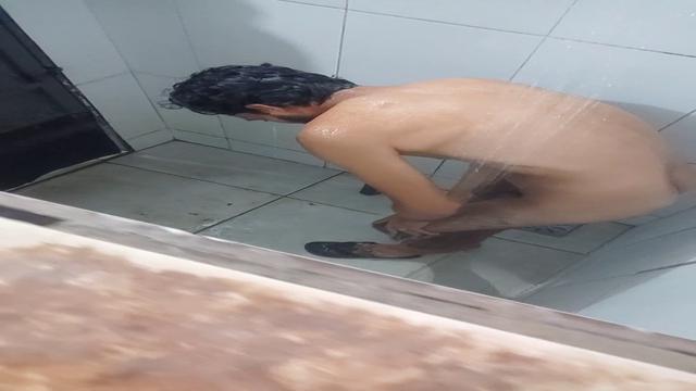 Caminhoneiro no banho 01