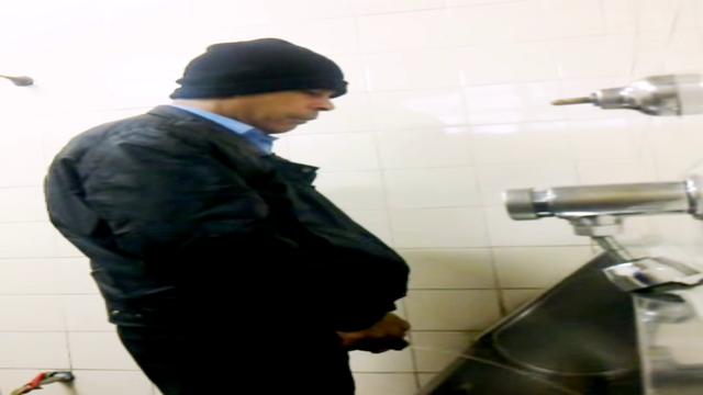 Pissing #5