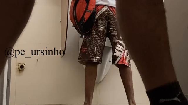 Cafuçu dando no banheirão V58