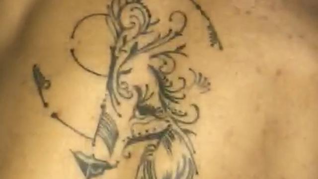 Tatuado saiu da parada gay e me fudeu em casa