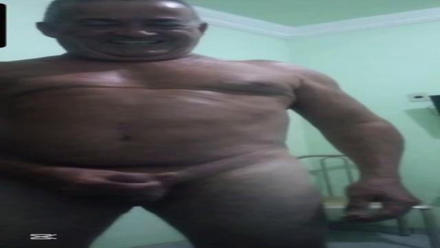 Coroa dando leite agora .. inédito tá viciado em bot...