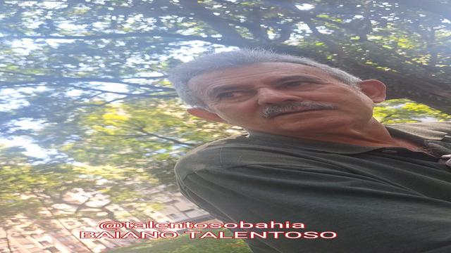 CONHECI ESSE COROA DE JUNDIAÍ NUMA PRACINHA ELE É SU...