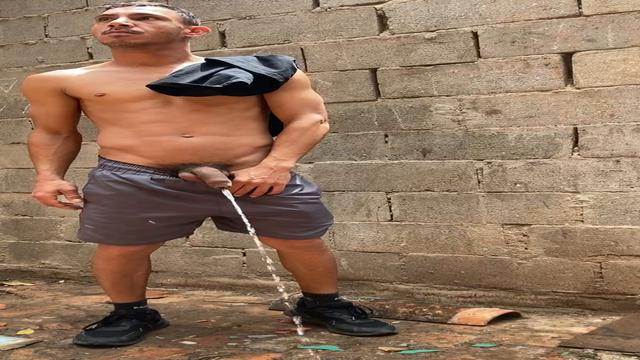 Quase fui pego dando um mijao ???