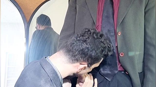 Homens de terno transando 