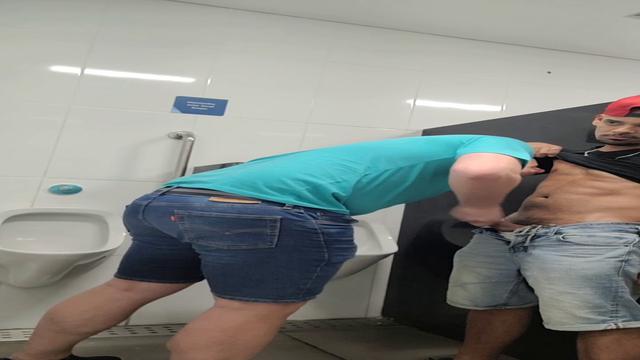 Dei de mamar pro safado 