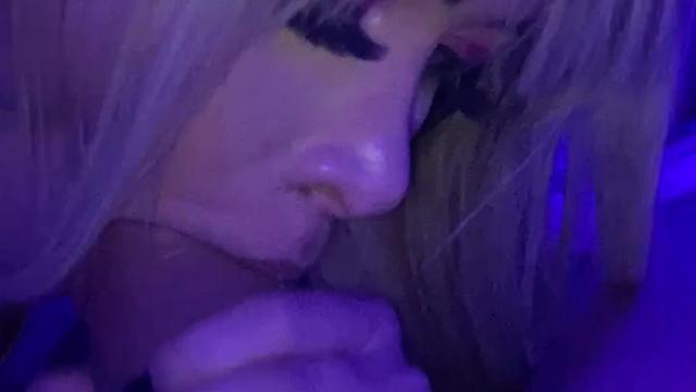 Cair de boca na pica do novinho 